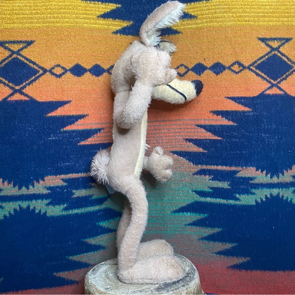 Vintage 1971 Wile E. Coyote by Mighty star ltd. Warner bros. Movable. 26” x 11” - Picture 6 of 11